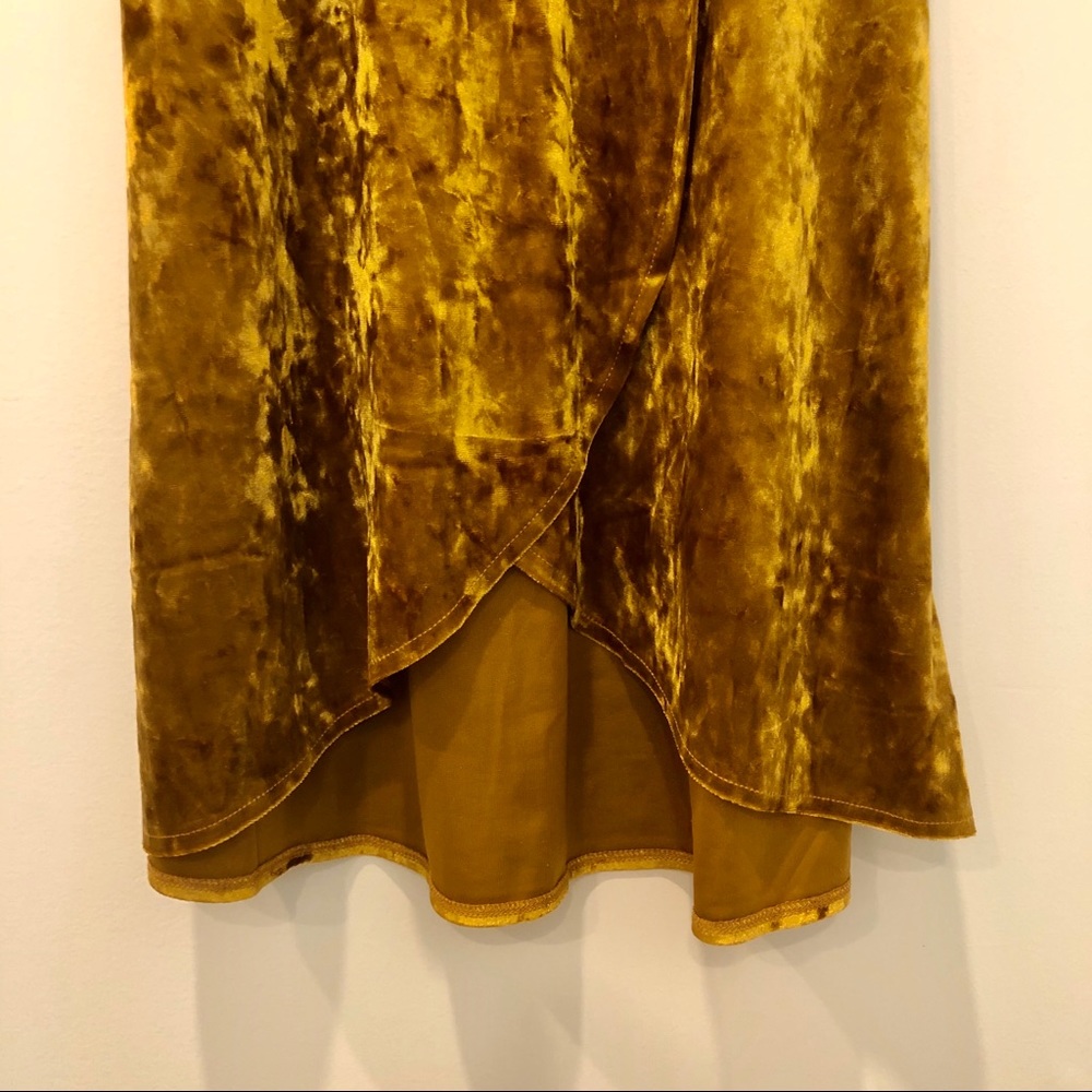 Forever 21 Gold Velvet Plunge Neckline Dress sz L - Picture 5 of 8